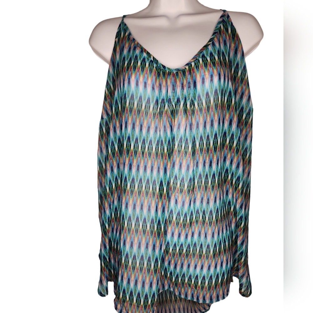 Geometric Swing Top W Aluring Cut
